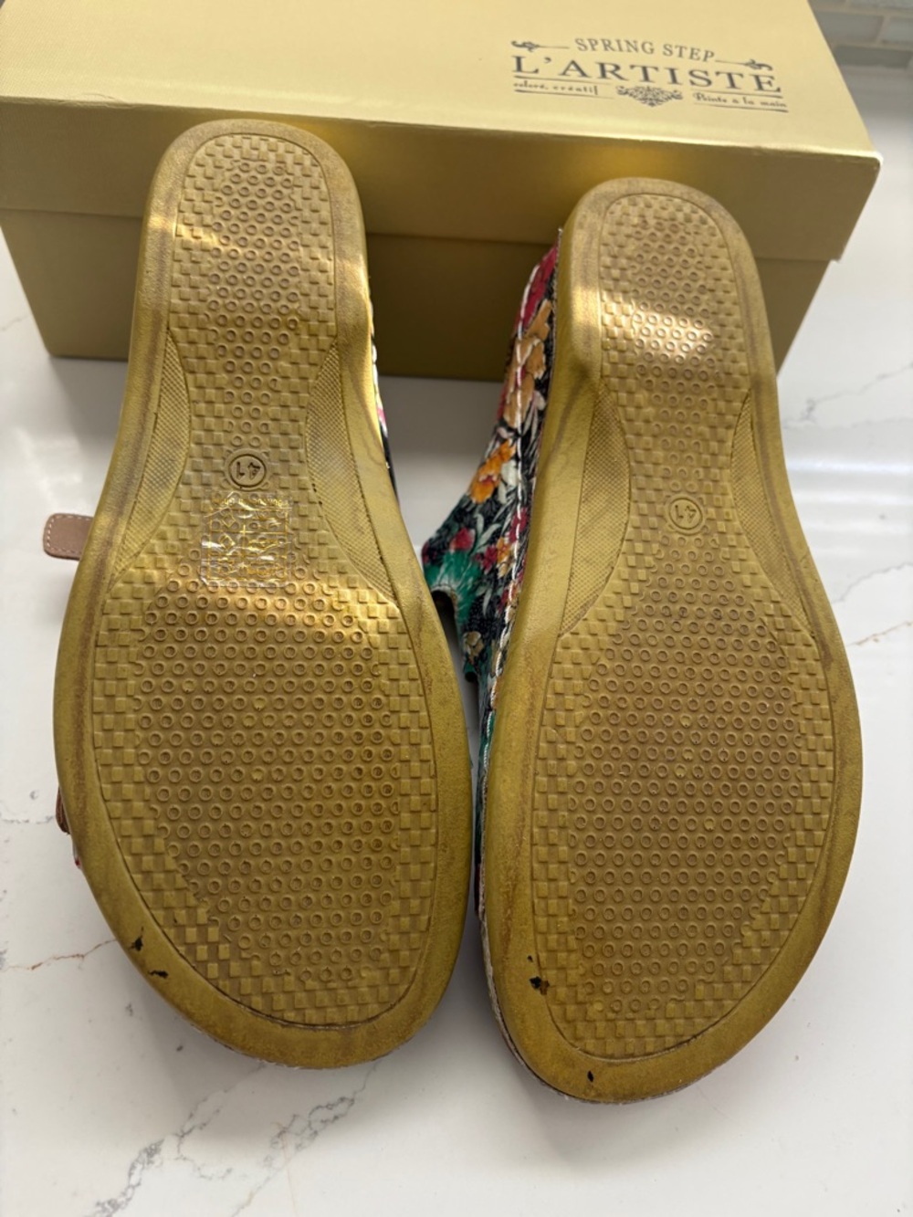 Women’s L’Artiste Brown multi colored slip on strappy sandals. Size 9.5/10
$40 - Picture 5 of 9